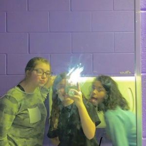 Meet your Posher, Alexis